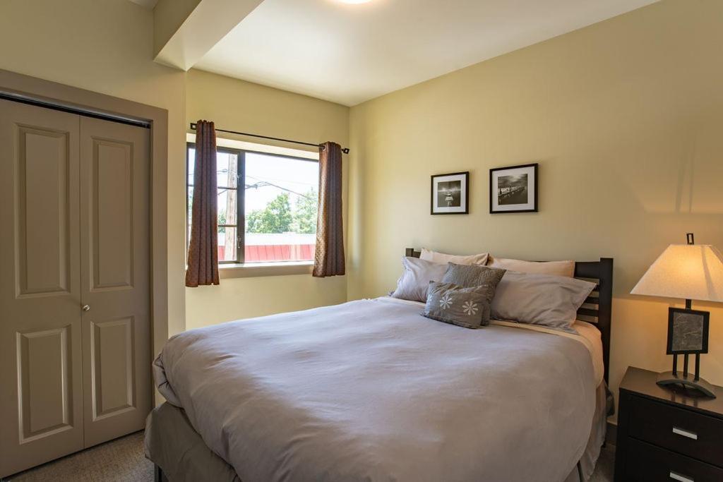 Selkirk Snug By Revelstoke Vacations公寓 外观 照片